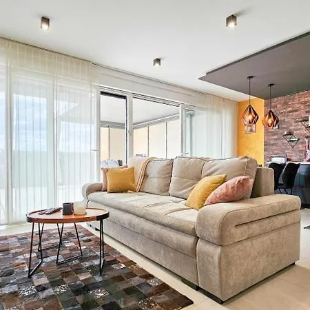 Sea House 3 *