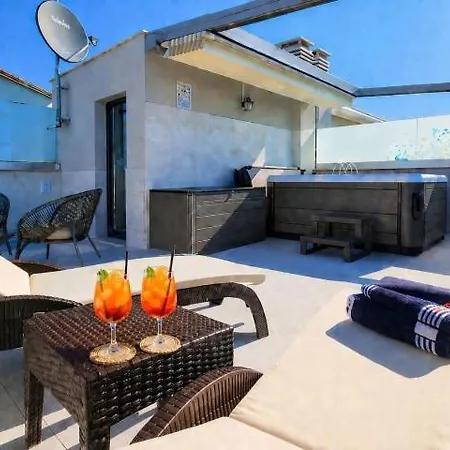 Sea House 3 *